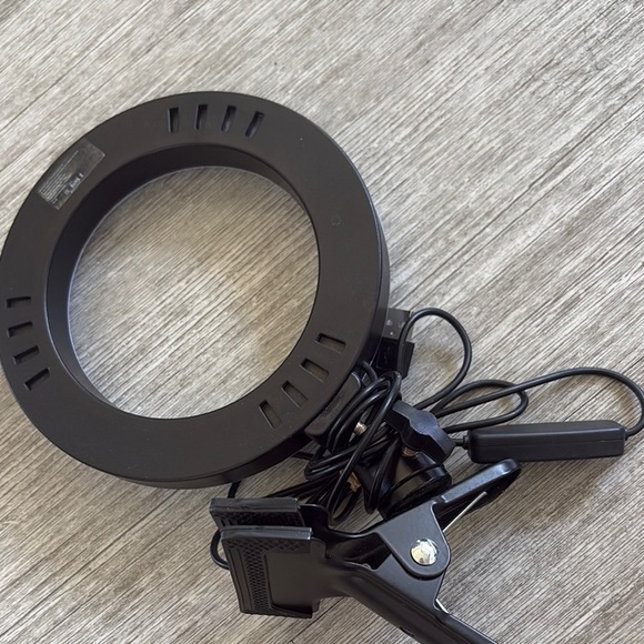 6” LED ring light with clamp and remote attached. usb port. - Picture 5 of 6